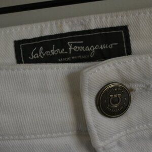 Salvatore Ferragamo Italian designer Size 50, NWT White denim jeans. broken zip!